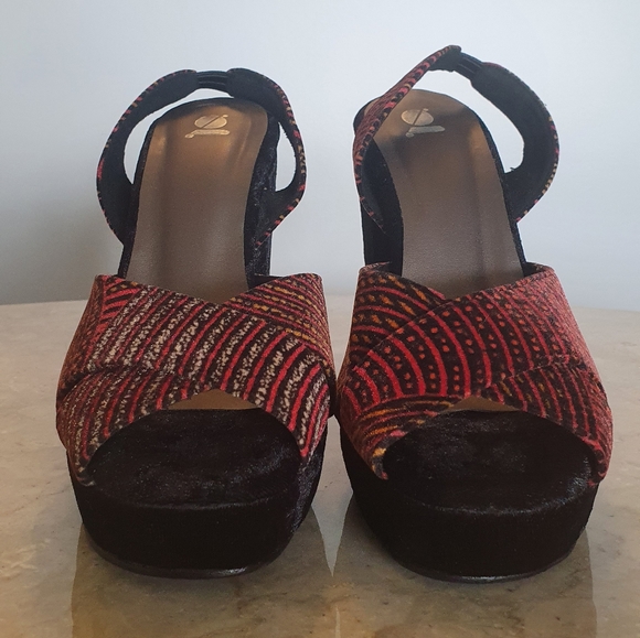 Gossip Black and Red Heels - Picture 2 of 5